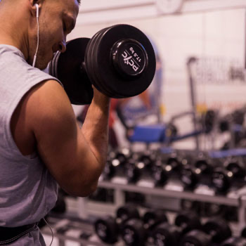 man doing bicep curls